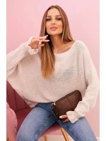 Dámsky mohérový sveter s volánovými rukávmi a výrezom na chrbte béžovej farby Dámsky mohérový sveter s volánovými rukávmi a výrezom na chrbte béžovej farby