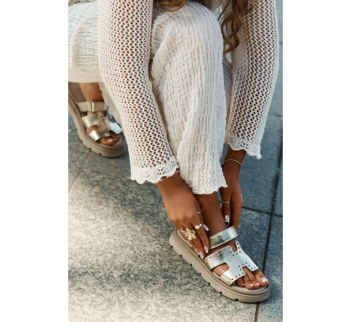 Klapki Damskie Z Naturalnej Skóry Na Platformie Zazoo 40440 Złote