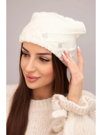 Dámská zimní čepice z vlny s ozdobnými a pleteným vzorem ecru model 21878061 - K-Fashion