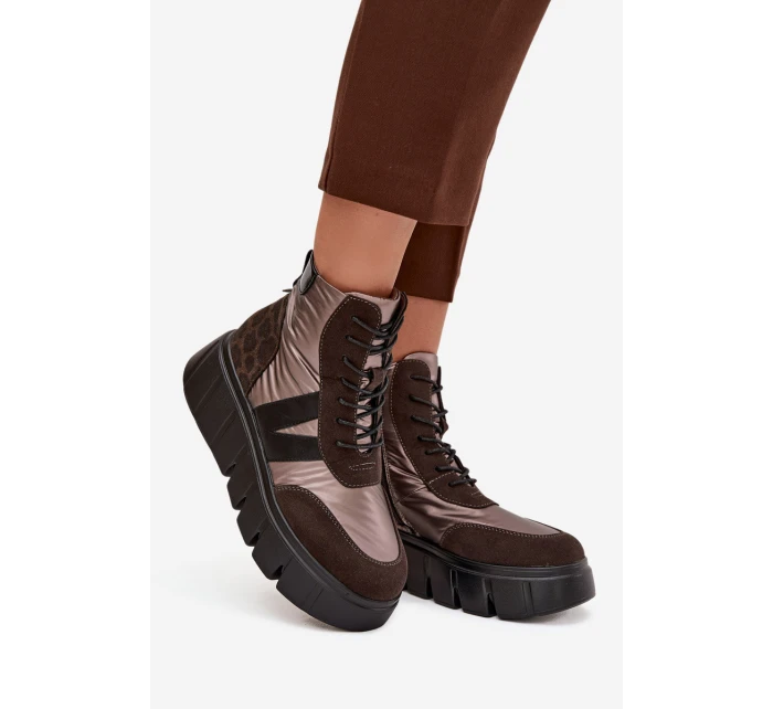 Dámské zateplené kotníkové boty na platformě model 21712578 hnědé - VINCEZA Dámské zateplené kotníkové boty na platformě model 21712578 hnědé - VINCEZA