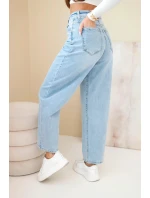Dámske džínsy s vysokým pásom a voľnou nohou Dámske džínsy s vysokým pásom a voľnou nohou
