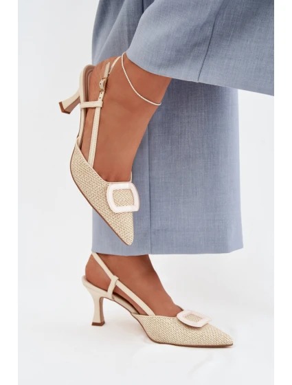 Sandále na podpätku model 225207 Vykročte štýlovo