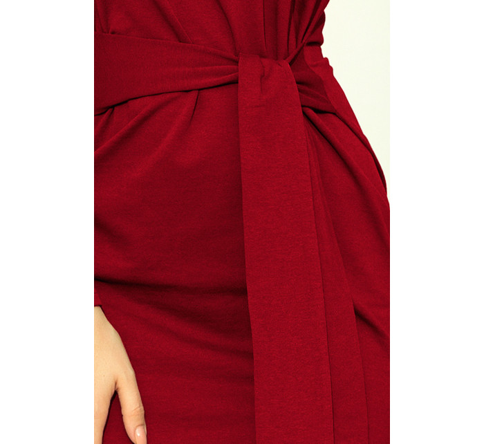 Dámske šaty v bordovej farbe so širokým opaskom k zaväzovanie model 6703279