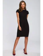 Dámské tužkové šaty s páskem na zavázání model 18848233 černé - STYLOVE Dámské tužkové šaty s páskem na zavázání model 18848233 černé - STYLOVE