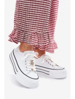 Trampki Damskie Na Platformie Ze Złotymi Przypinkami Białe Fiorina Trampki Damskie Na Platformie Ze Złotymi Przypinkami Białe Fiorina