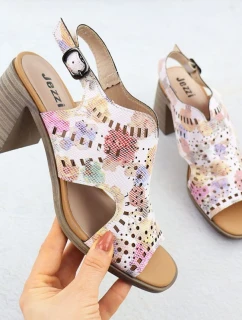 Dámské květinové ažurové sandály na podpatku model 21904760 - JEZZI