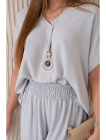 Komplet s náhrdelníkem halenka + kalhoty šedý
