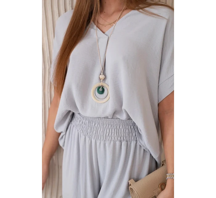 Komplet s náhrdelníkem halenka + kalhoty šedý