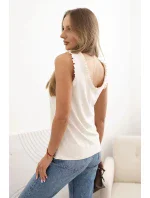 Dámska viskózna blúzka s volánovým výstrihom svetlo béžová