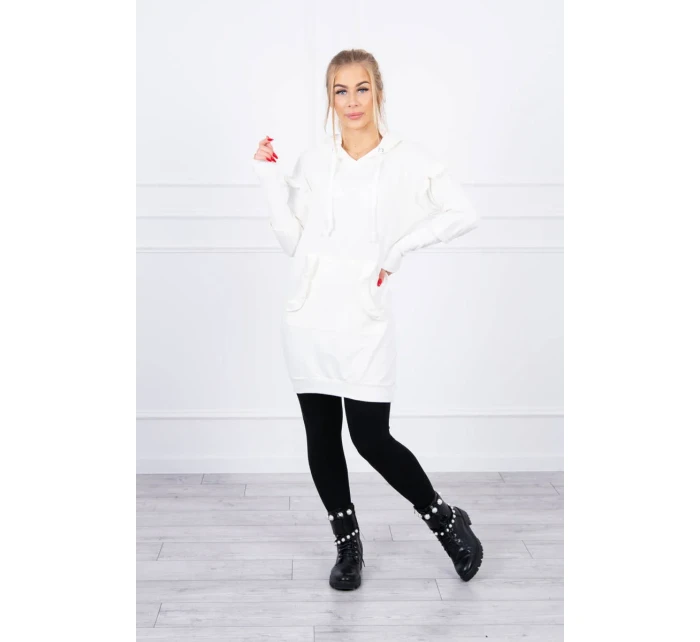 Šaty s ozdobnými volánky a kapucí ecru