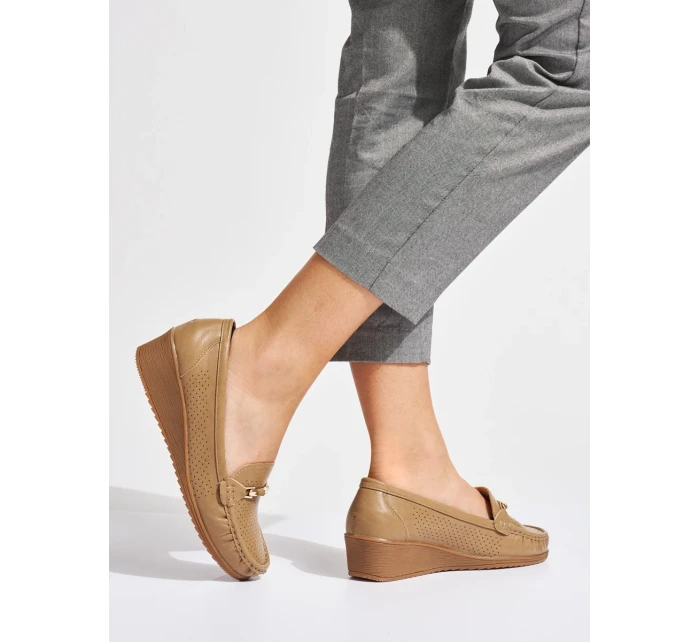 Hnedé dámske dizajnové mokasíny na klin Hnedé dámske dizajnové mokasíny na klin