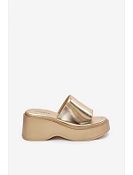 Dámské sandály na platformě zlaté Virelia Dámské sandály na platformě zlaté Virelia