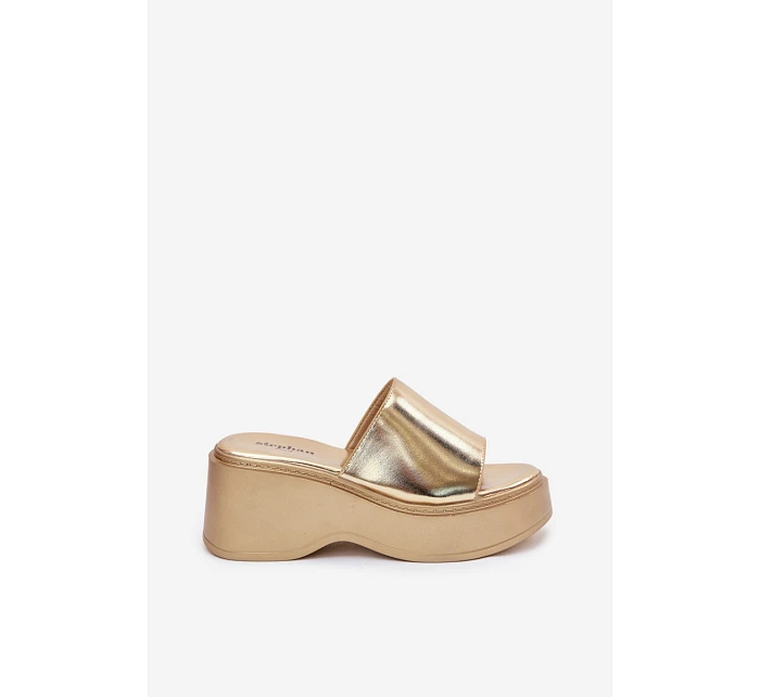 Dámské sandály na platformě zlaté Virelia Dámské sandály na platformě zlaté Virelia