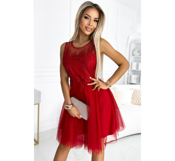 CATERINA - Veľmi ženské červené šaty s reliéfnou výšivkou a jemným tylom 522-3