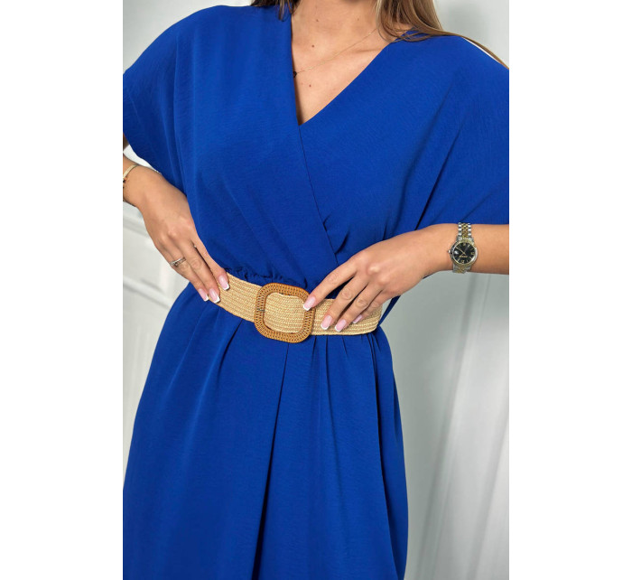 Dlhé šaty s ozdobným pásom fialovej a modrej farby