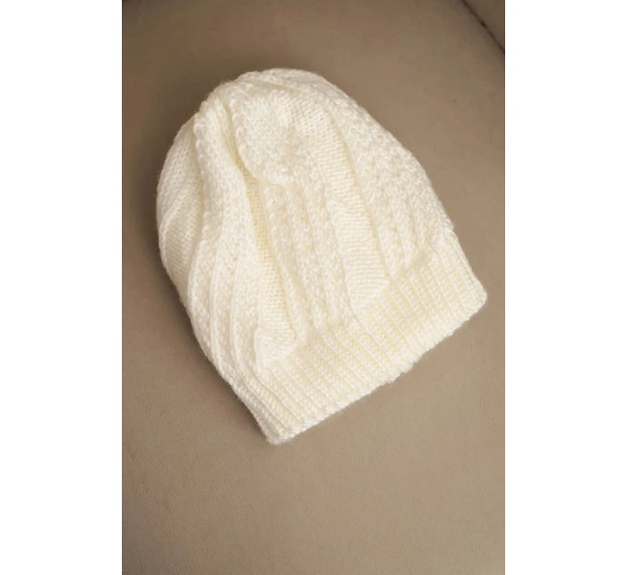 Dámska zimná čiapka s vlnou ecru