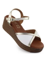 Dámské sandály na platformě bílé a zlaté model 21904971 - S.Barski