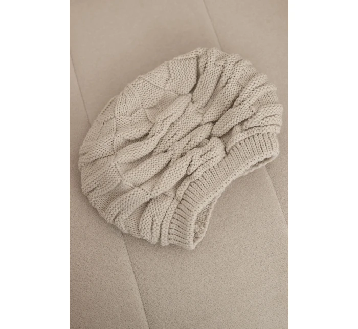 Dámska zimná vlnená čiapka s ozdobným vzorom a kamienkami K397 béžová