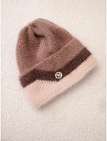 Dámská čepice beanie žebrovaná s ozdobou model 22555045 - K-Fashion Dámská čepice beanie žebrovaná s ozdobou model 22555045 - K-Fashion