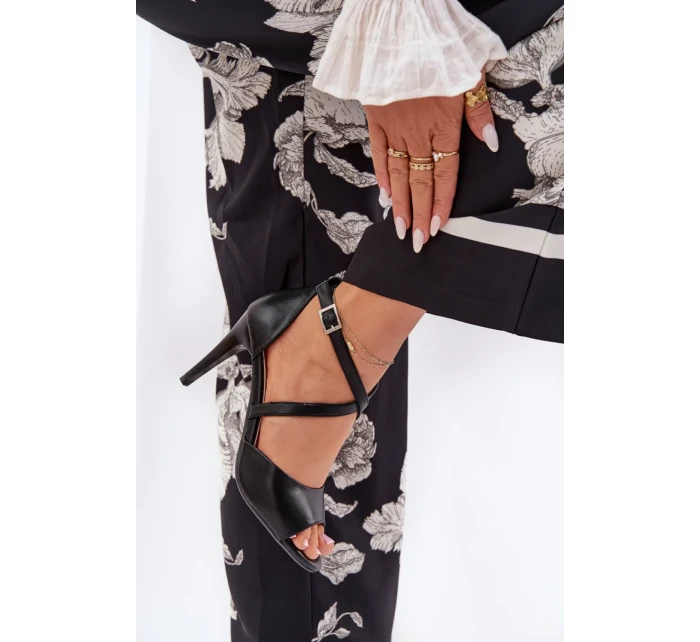 Sandále na podpätku model 211369 Vykročte štýlovo Sandále na podpätku model 211369 Vykročte štýlovo