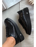 Dámske lakované topánky na platforme Artiker - čierne