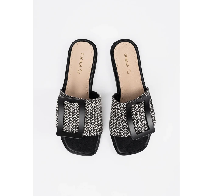 Praktické čierno-biele dámske ponožky s plochým podpätkom