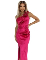 Dlouhé saténové šaty na jedno rameno s růží a rozparkem | Růžová model 21097872 - numoco basic