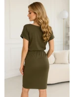 model 21097870 Sportovní šaty s krátkými rukávy, kapsami a nášivkou military KHAKI - numoco