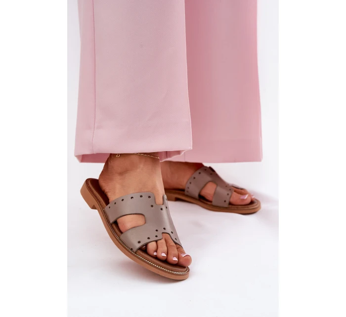 model 21694260 Dámské sandály s ozdobnými výřezy tmavě béžové - Zazoo model 21694260 Dámské sandály s ozdobnými výřezy tmavě béžové - Zazoo