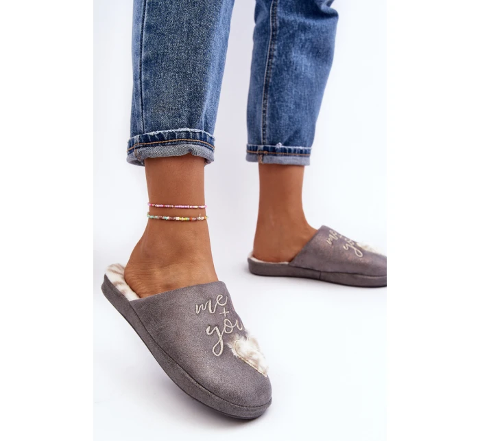 Lesklé dámské pantofle šedé model 21641364 - Boto