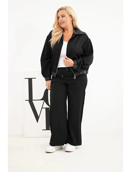 Dámská sada Plus Size s model 22297072 na zip a širokými kalhotami černá - K-Fashion