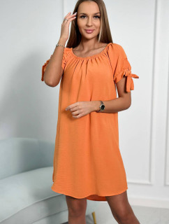 Šaty viazané na rukávoch oranžovej farby