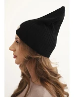 Dámská čepice s proužky a ozdobným knoflíkem s příměsí vlny a modalu černá Dámská čepice s proužky a ozdobným knoflíkem s příměsí vlny a modalu černá