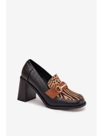 Dámské polobotky na podpatku s a zlatým detailem model 21709866 - Boto