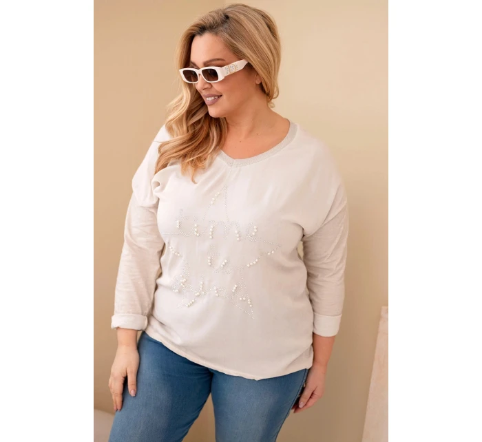 Dámska blúzka s potlačou a perlami v béžovej farbe