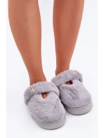 Futrzane Kapcie Z Małą Broszką Szare Primaria