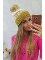Dámská čepice s bambulí Abigail model 18751657 - K-Fashion Dámská čepice s bambulí Abigail model 18751657 - K-Fashion