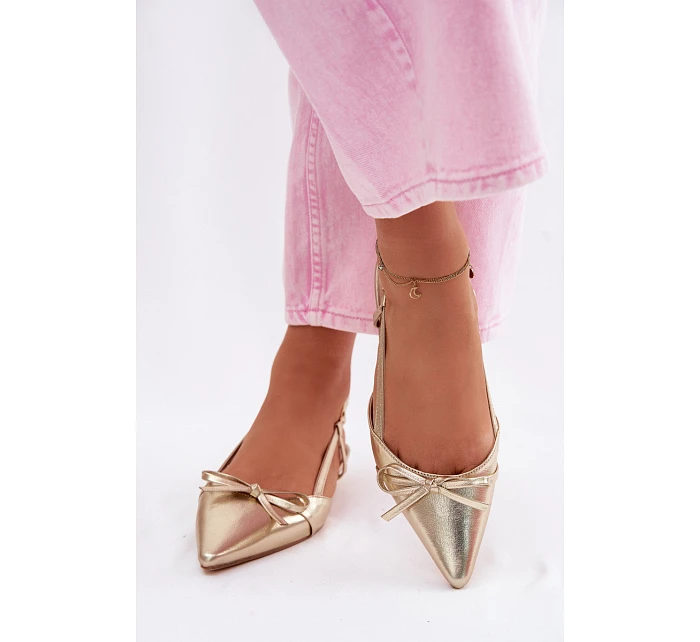 Dámské sandály z umělé kůže na nízkém podpatku Zlaté model 22107058 - Boto