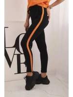 Dámska bavlnená súprava s tričkom a legínami s oranžovou šerpou Dámska bavlnená súprava s tričkom a legínami s oranžovou šerpou