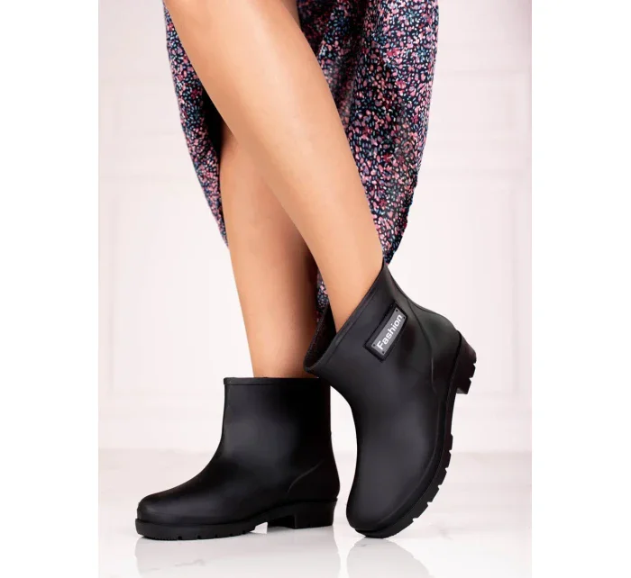 Krásne dámske gumáky čierne na plochom podpätku