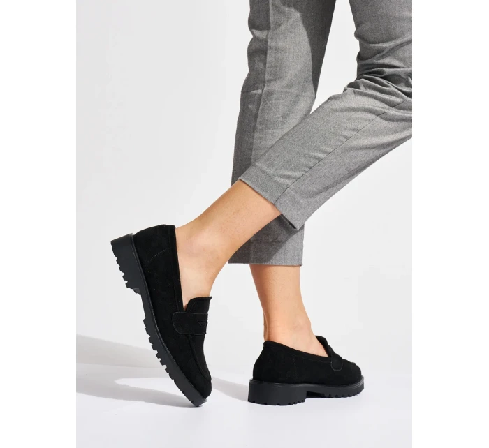 Zaujímavé dámske čierne mokasíny na platforme Zaujímavé dámske čierne mokasíny na platforme