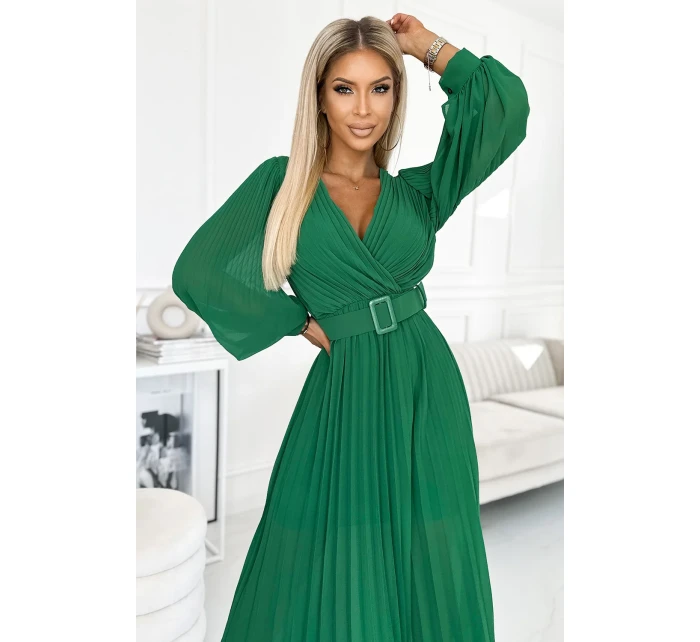 KLARA Světle zelené dámské plisované šaty s výstřihem a opaskem model 21109897 - numoco basic KLARA Světle zelené dámské plisované šaty s výstřihem a opaskem model 21109897 - numoco basic