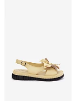 Kožené dámské sandály s ozdobným květem Vinceza 66917 Žluté