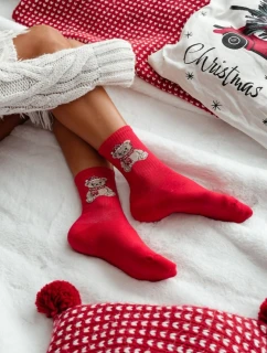 Dámske vianočné ponožky s medvedíkom v santovskej čiapke - červené
