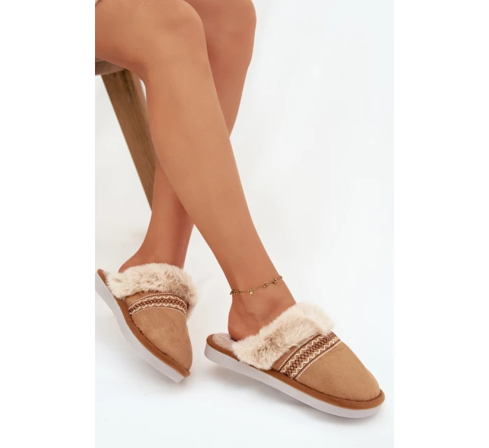 Dámské pantofle s kožešinou a výšivkou Camel Devianne Dámské pantofle s kožešinou a výšivkou Camel Devianne