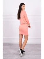 Viskózové šaty s viazaním v páse v marhuľovej farbe