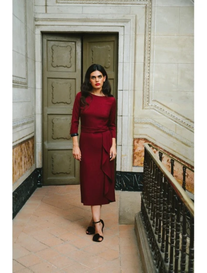 Šaty s volánkem model 21787046 bordó - STYLOVE