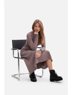 Žebrované midi šaty s asymetrickým pasem model 21379840 - BeWear