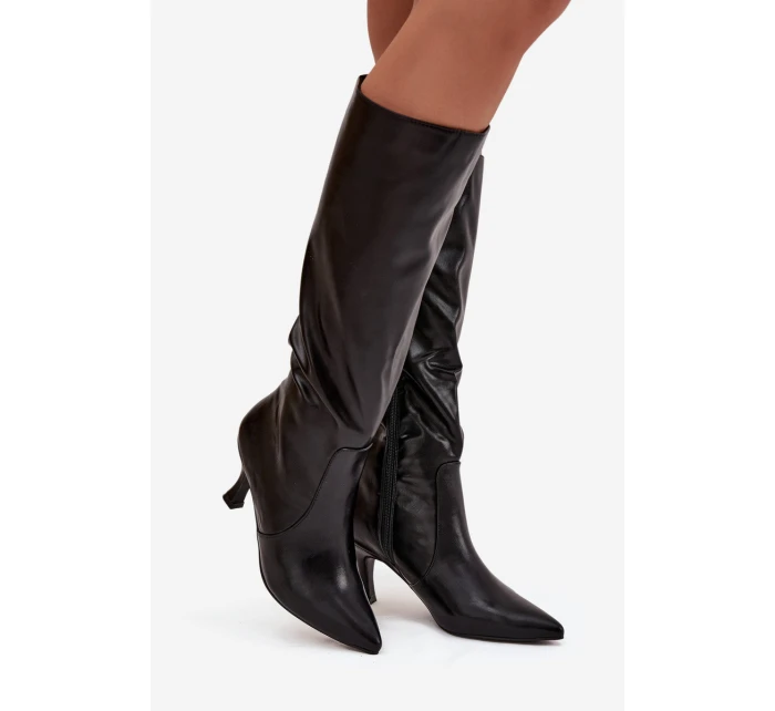 Dámské kozačky na podpatku z eko kůže černé model 21744548 - Boto Dámské kozačky na podpatku z eko kůže černé model 21744548 - Boto