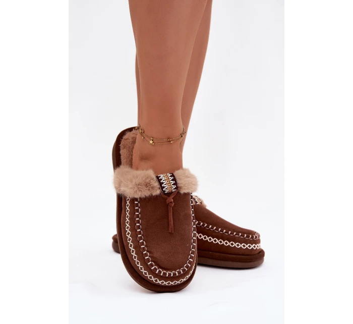 Dámské pantofle s kožešinou Hnědá model 21949103 - Inello